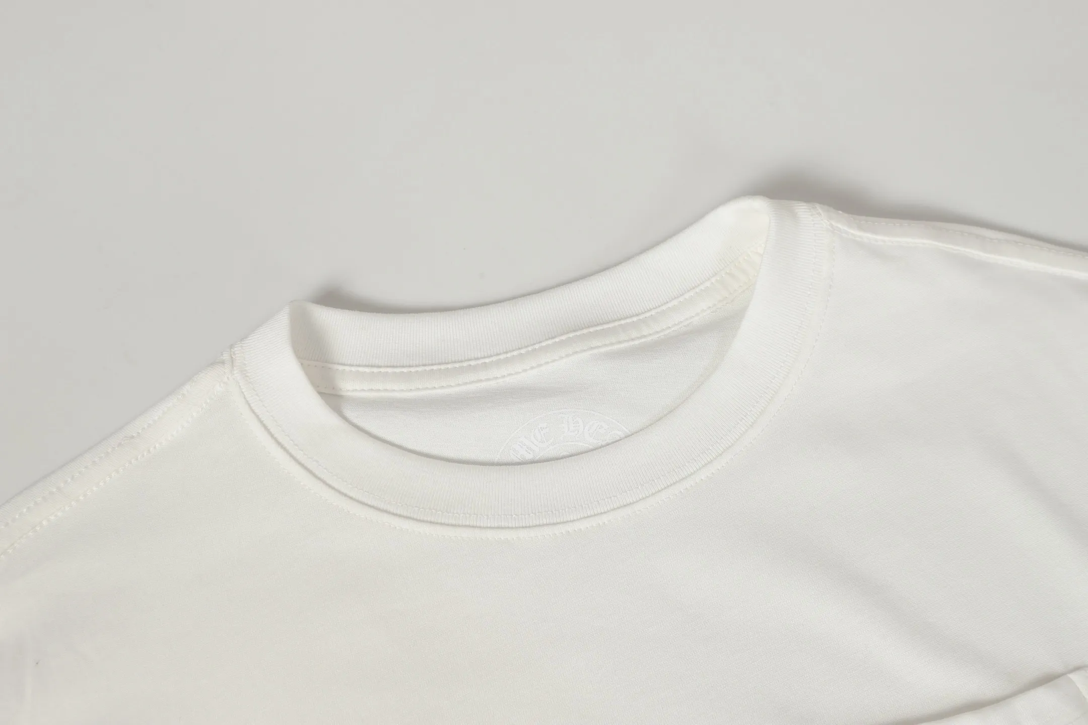 P160 Cross-border model. Please do not place an order if you pursue perfection. -Chrome Hearts/Chrome Hearts 23ss white horseshoe Sanskrit printed popular long-sleeved T-shirt -High weight, high density and high quality. The wool is soft, delicate and skin-friendly. It feels soft and silky. It has excellent warmth and skin-friendly properties.